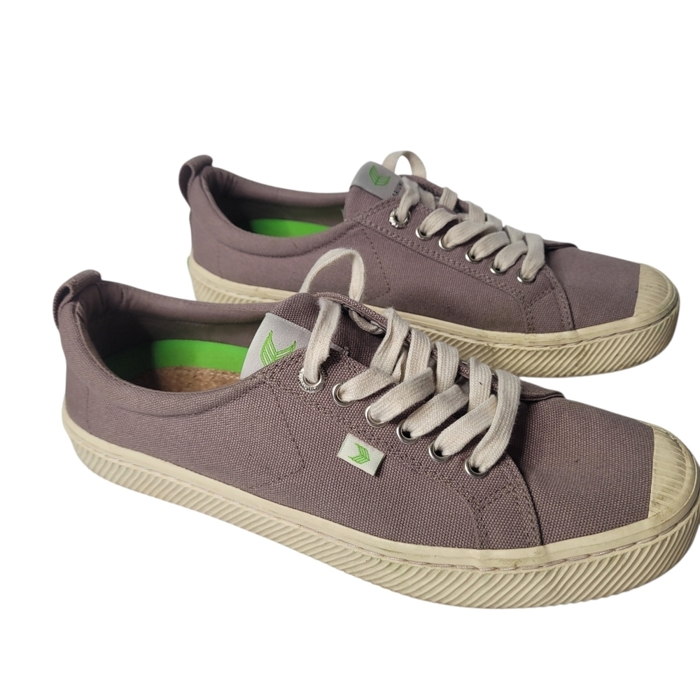 Cariuma Canvas Sneakers with Green Accents Women's 9.5
